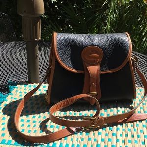 Authentic vintage Dooney & Bourke AWL med Essex